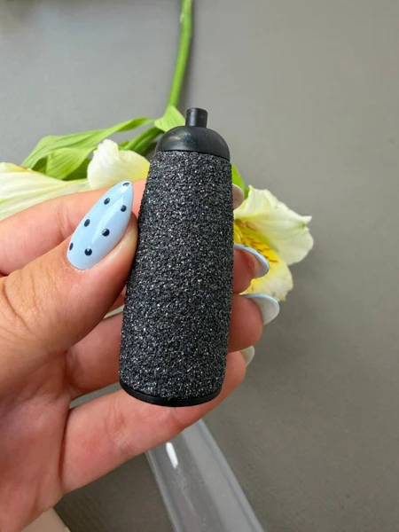 سنگ‌پای برقی شارژی برای رسیدگی به پوست زبر کف پا، تصویر 8