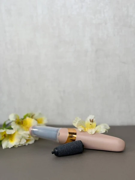 سنگ‌پای برقی شارژی برای رسیدگی به پوست زبر کف پا، تصویر 6